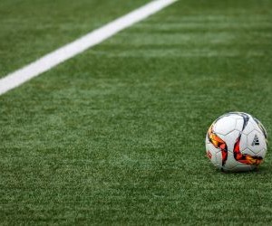 Detrás de cada jugada, de cada victoria y de cada leyenda, hay números que cuentan historias. Las estadísticas, los récords y los historiales son el reflejo de la grandeza del fútbol: goles inolvidables, partidos épicos y hazañas que quedaron marcadas para siempre.Analizar los datos del fútbol es revivir cada momento clave, entender la evolución de los equipos y descubrir cómo la estrategia y el talento se transforman en resultados. Porque en este deporte, los números no solo miden el rendimiento… también guardan la memoria de la pasión.