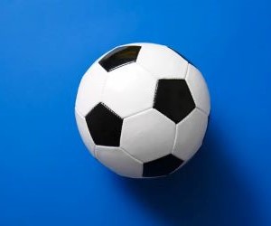 Detrás de cada jugada, de cada victoria y de cada leyenda, hay números que cuentan historias. Las estadísticas, los récords y los historiales son el reflejo de la grandeza del fútbol: goles inolvidables, partidos épicos y hazañas que quedaron marcadas para siempre.Analizar los datos del fútbol es revivir cada momento clave, entender la evolución de los equipos y descubrir cómo la estrategia y el talento se transforman en resultados. Porque en este deporte, los números no solo miden el rendimiento… también guardan la memoria de la pasión.