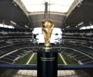 Las apuestas en el fútbol combinan la pasión por la pelota con la emoción de formar parte del juego. Permiten a los aficionados vivir cada partido con mayor intensidad, analizando tácticas, resultados y rendimientos, mientras disfrutan de una experiencia que une estrategia, entretenimiento y adrenalina. Además, impulsan la actividad económica y refuerzan el vínculo entre el deporte y sus seguidores.Apostá con pasión, pero siempre con responsabilidad.